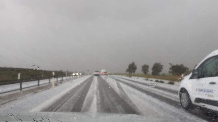 Granizada en La Manga, este miércoles.