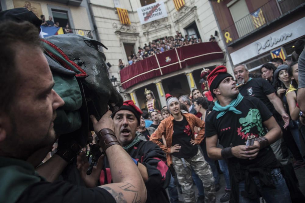 Berga estrena la Patum 2019 amb un passacarrers atapeït i calorós