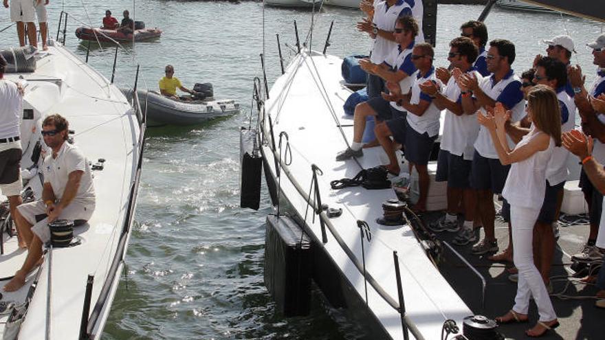 La tripulación del &quot;Bribón&quot; celebra en compañía de la Princesa Letizia su victoria en la 30 edición de la Copa del Rey de Vela.