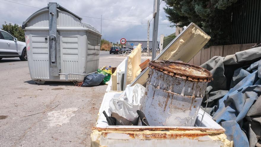Medidas urgentes ante la multiplicación de los vertidos ilegales en el Camp d’Elx: 8.000 kilos al día