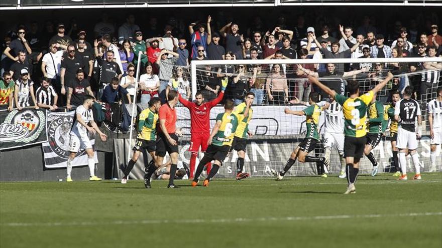 El Castellón choca con el líder