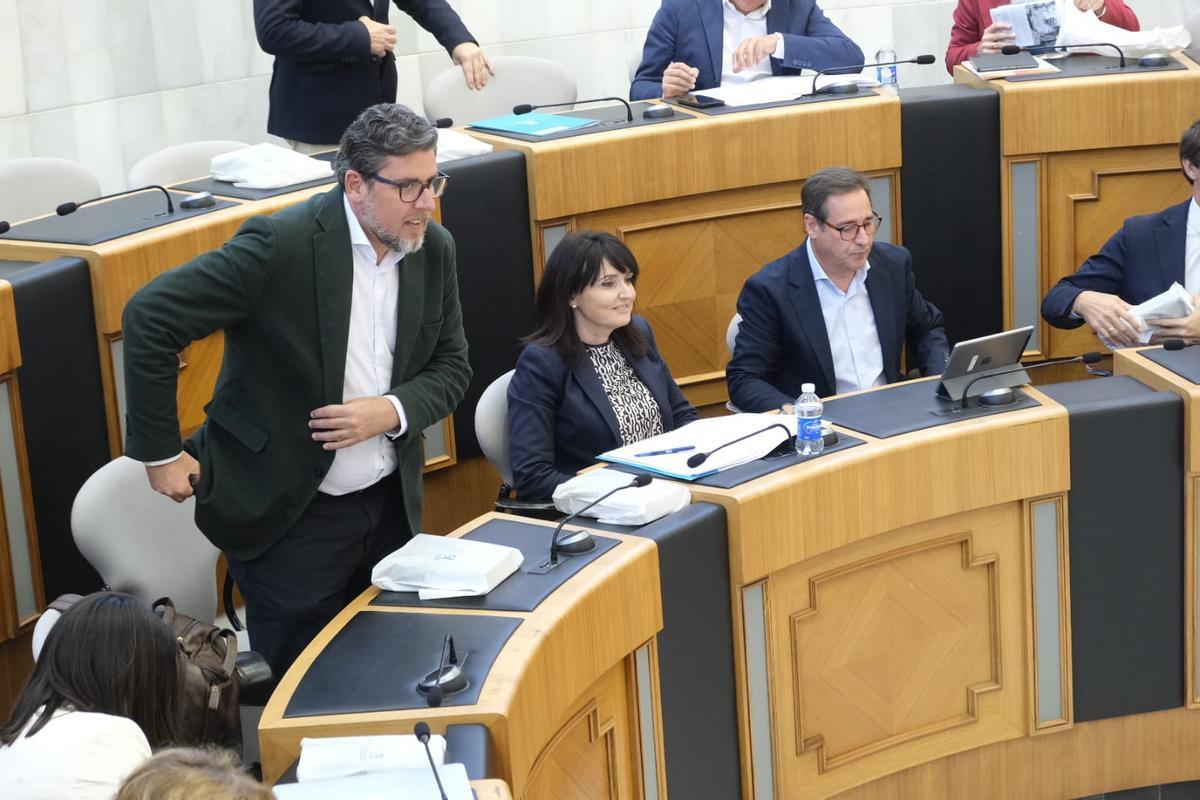 Javier Gutiérrez y Julia Parra, en el pleno de este miércoles