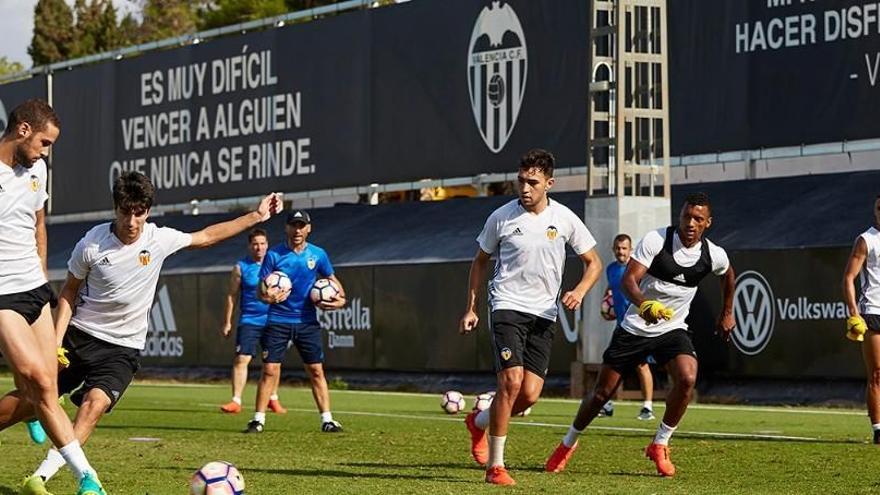 Pako Ayestarán prueba un once con Munir, Garay y Mangala