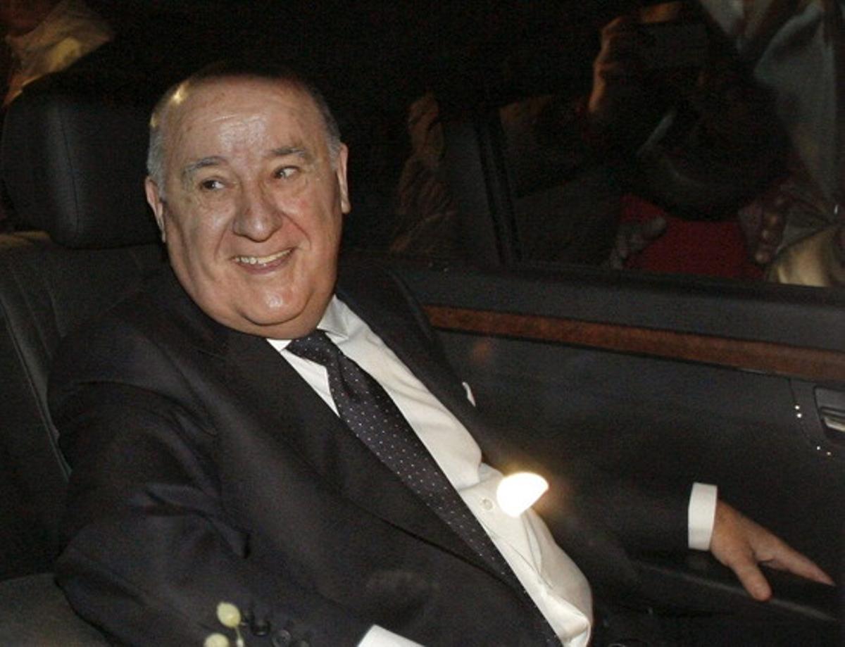 Amancio Ortega, a Cambré (La Corunya), el 18 de febrer d’aquest any, abans de la casament de la seva filla. Amancio Ortega, a Cambré (La Corunya), el 18 de febrer d’aquest any, abans de la casament de la seva filla.