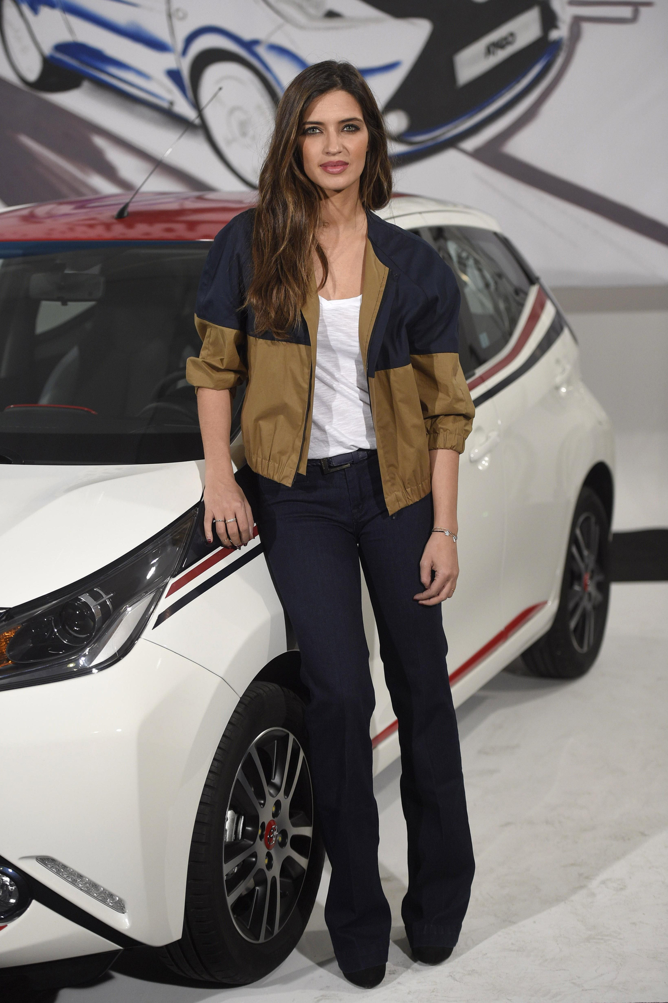Sara Carbonero junto al nuevo Totoya Aygo