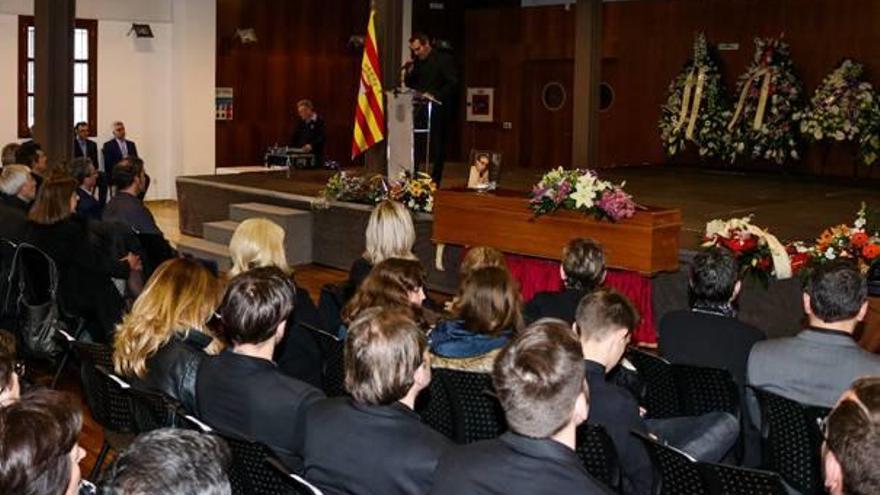 Un momento del funeral de Bernat Capó en el espacio cultural del Taller d&#039;Ivars.