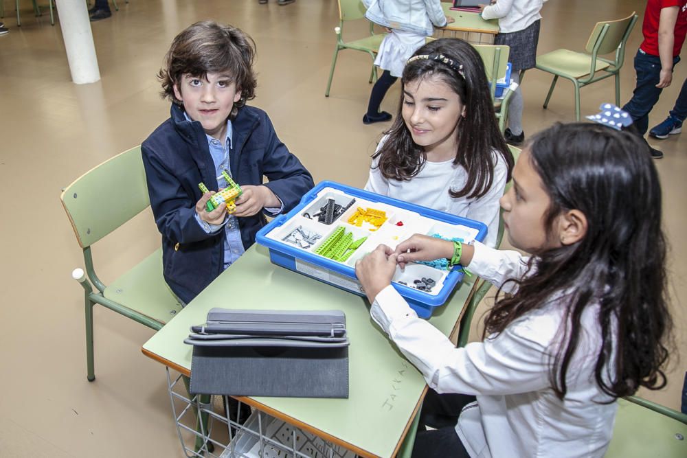 El colegio La Salle lleva a cabo un taller para crear y programar autómatas con los que simular la entrada de Moros y Cristianos