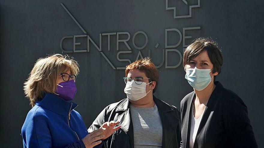 Montse Prado, Iria Carreira y Ana Pontón, ayer.   | // FDV