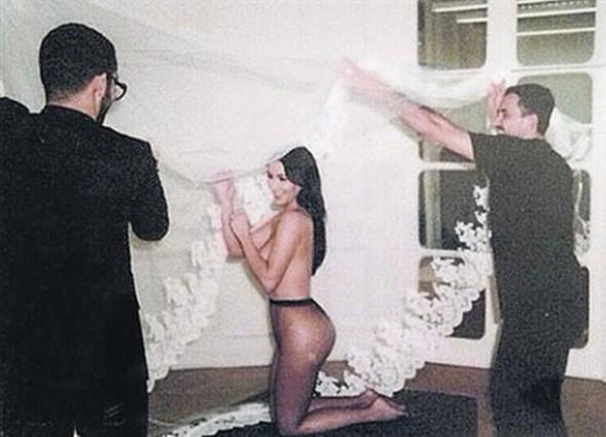 Felicitació despullada de Kim Kardashian_MEDIA_1 Felicitació despullada de Kim Kardashian_MEDIA_1
