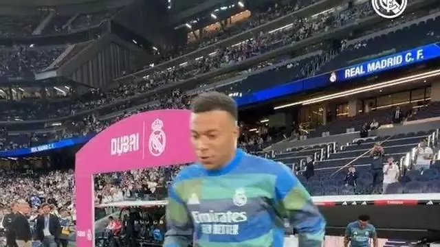 ¡Todo listo! El Real Madrid pisa el césped para calentar frente al Girona