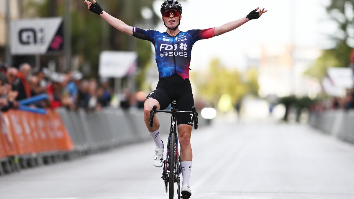 Demi Vollering entre guanyador a la Setmana Ciclista Volta al País Valencià