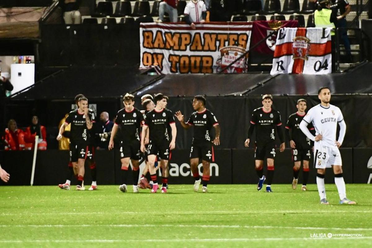 Los jugadores de la Cultural Leonesa, tras el gol conseguido en último partido fuera de casa en Ceuta.