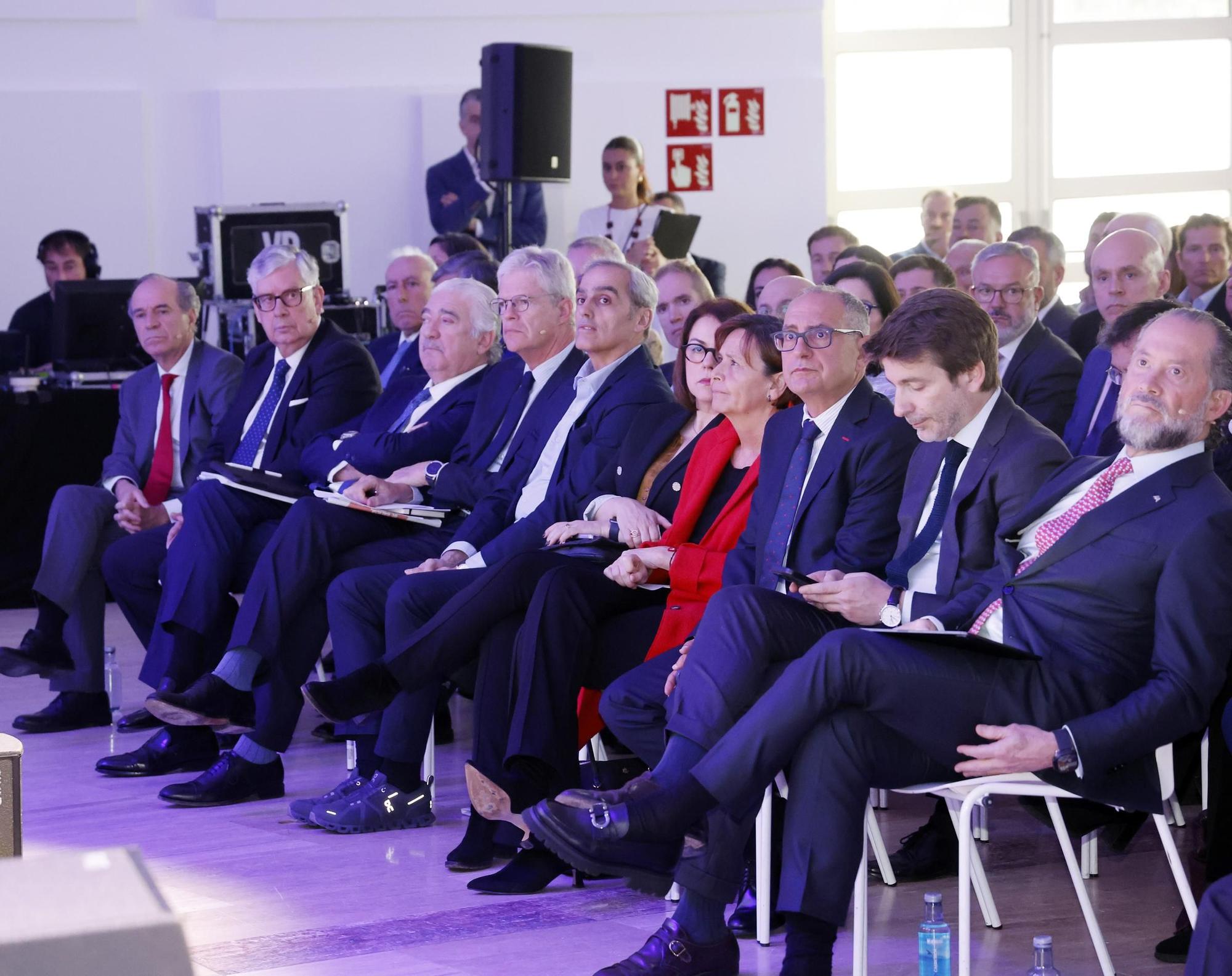 El poder político y empresarial se cita en Santiago