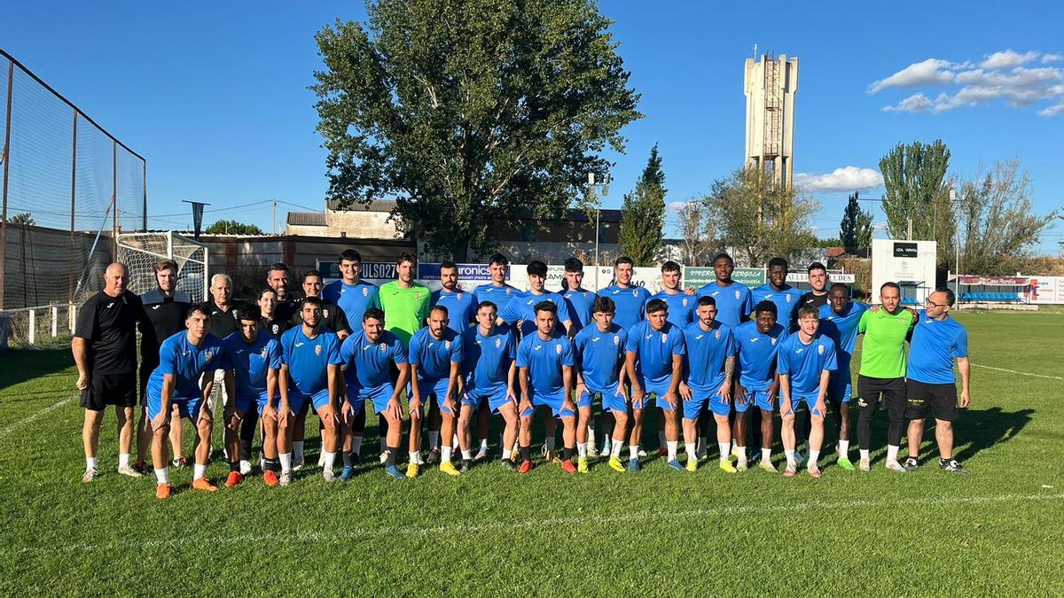 Plantilla y cuerpo técnico del CD Villaralbo