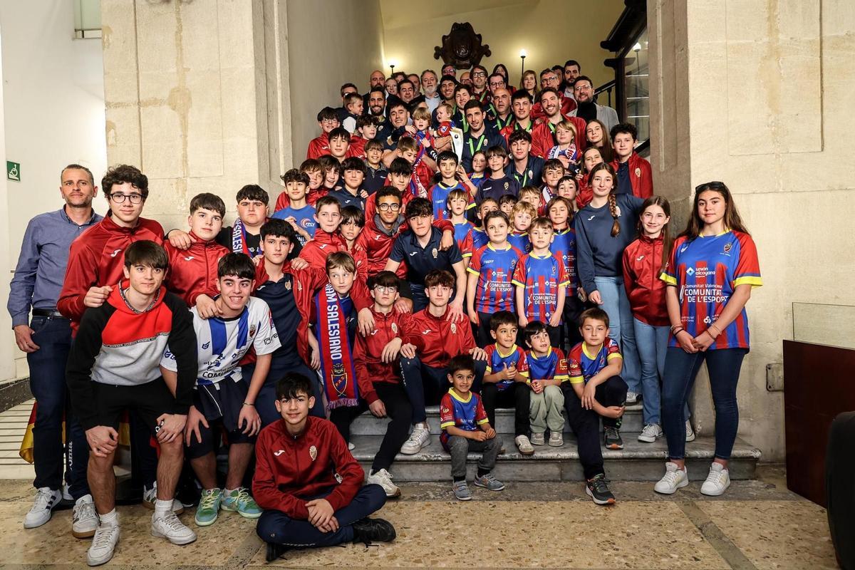 El PAS Alcoy estuvo arropado por su cantera
