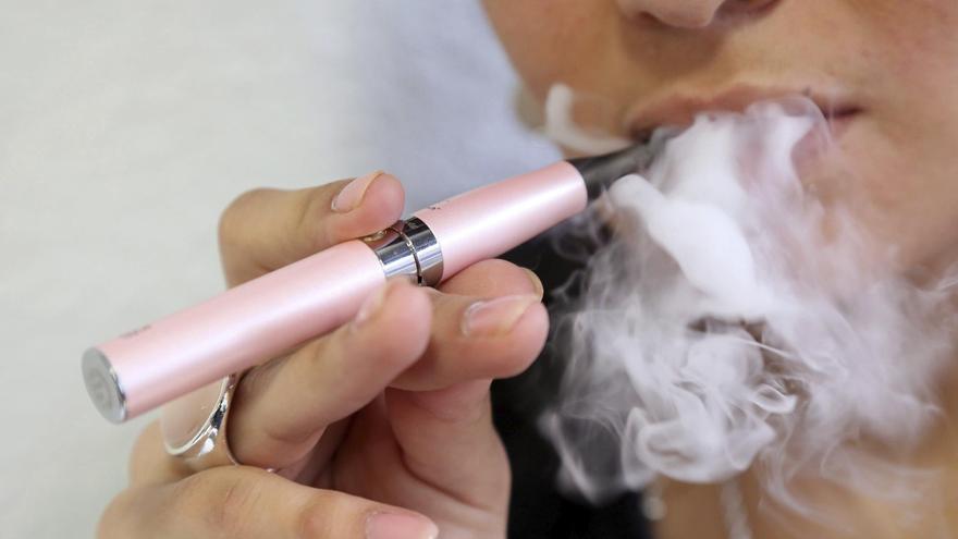Adolescentes que usan cigarrillos electrónicos presentan mayor cantidad de metales pesados