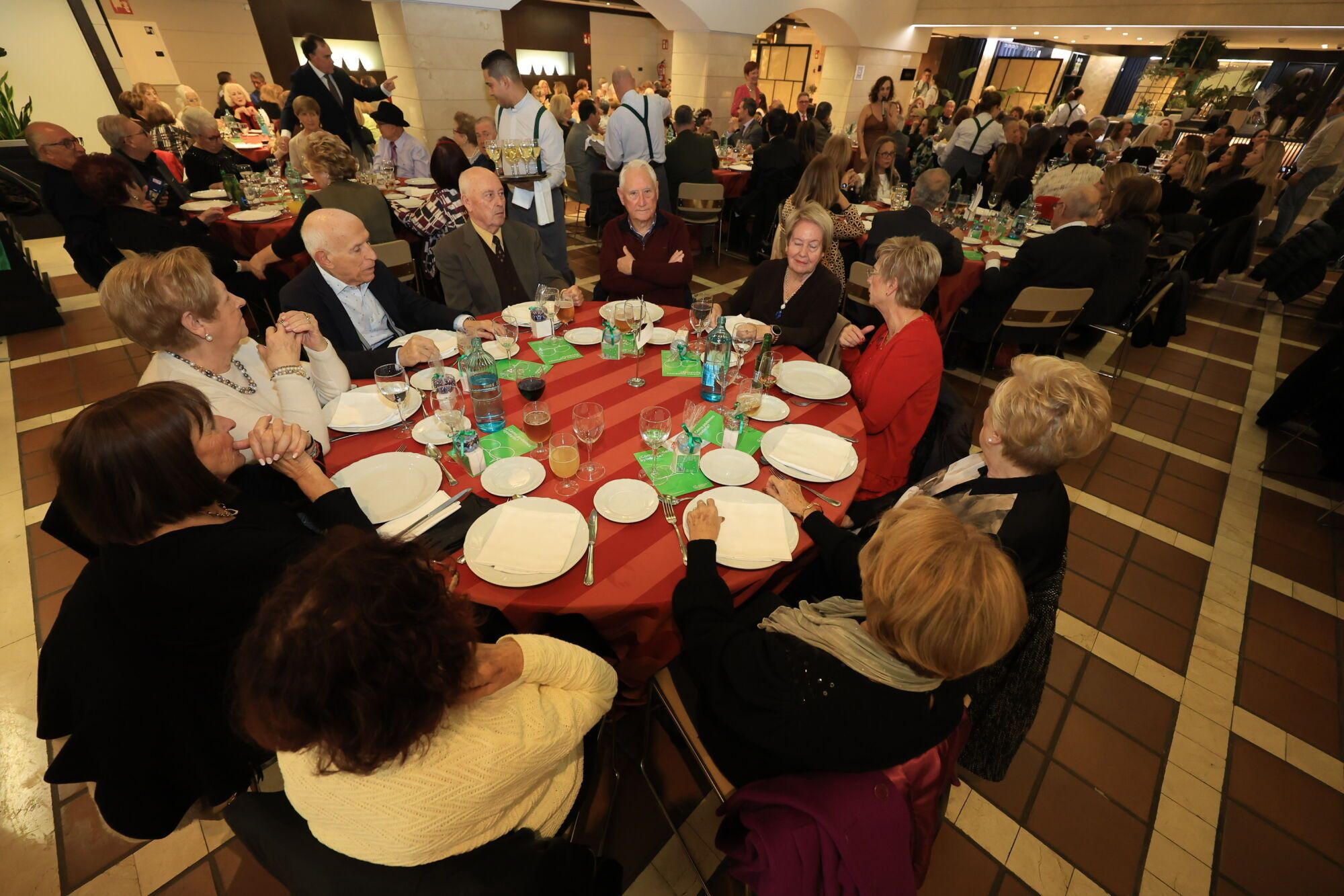 La AECC rinde homenaje al voluntariado en su tradicional cena solidaria
