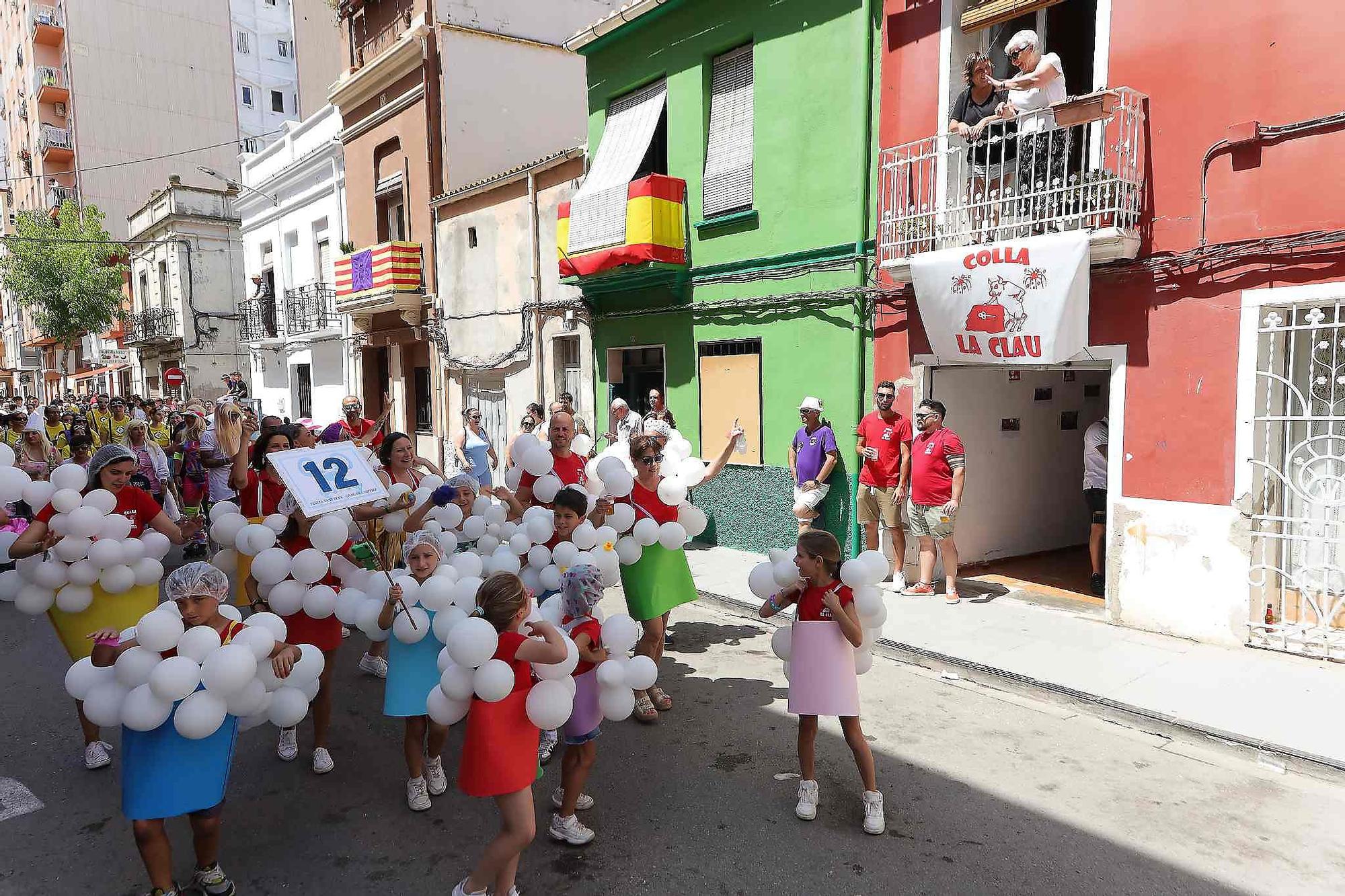 El Grau da inicio a las fiestas de Sant Pere con pólvora, bous y música