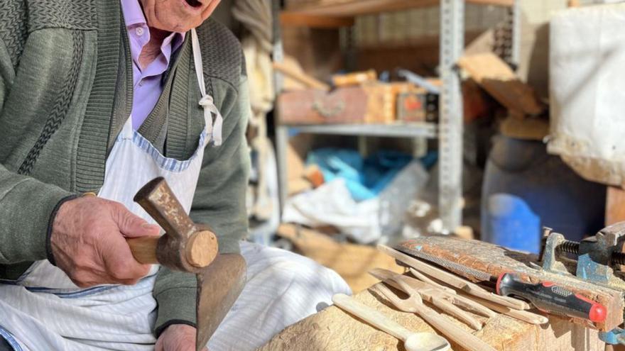 Basilio González Portugal: «El tenedor o la cuchara ya están dentro de la madera antes de empezar»