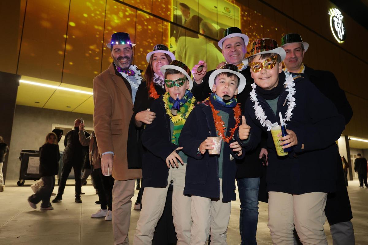 Galería de imágenes: Vila-real celebra las campanadas en el Estadio de La Cerámica Galería de imágenes: Vila-real celebra las campanadas en el Estadio de La Cerámica