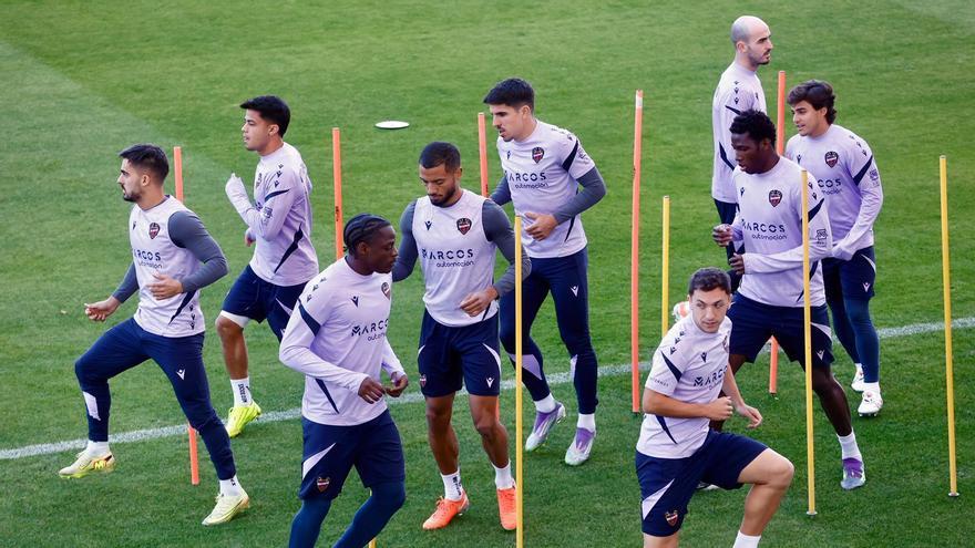 El Levante se ejercita en el Ciutat de València antes de recibir al Athletic Club
