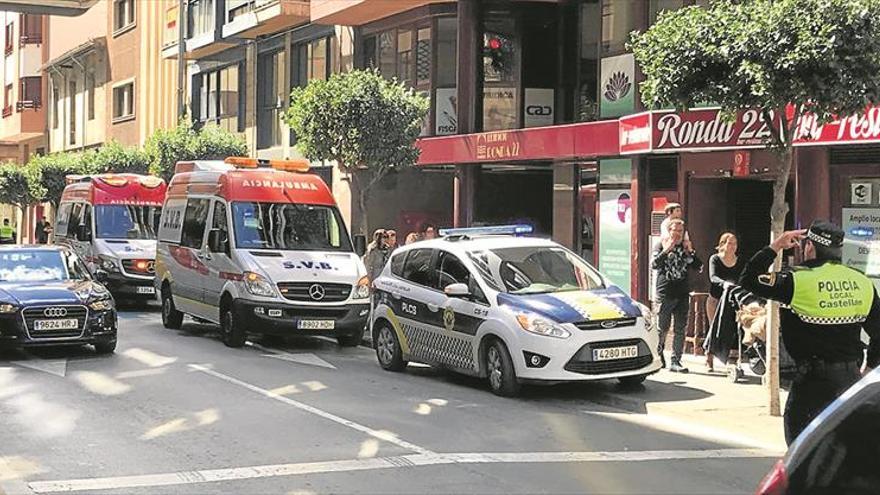 Policías locales salvan a un cliente de un bar tras padecer un infarto