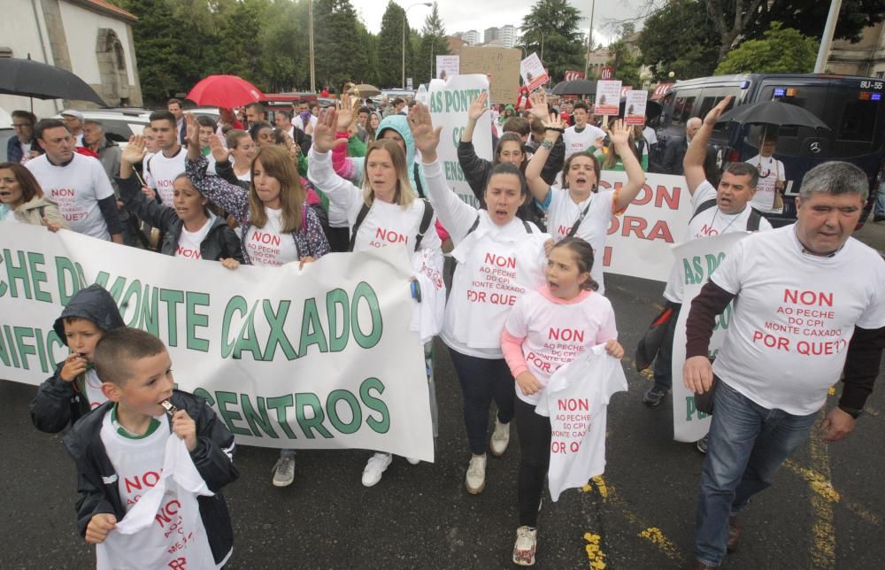 La protesta por el cierre de colegios colapsa Sant