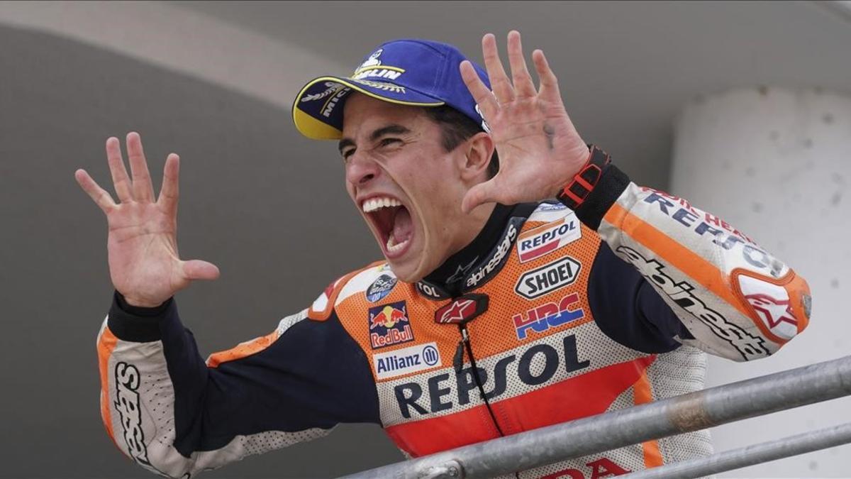 El catalán Marc Márquez (Honda) celebra su décima victoria consecutiva en Alemania.