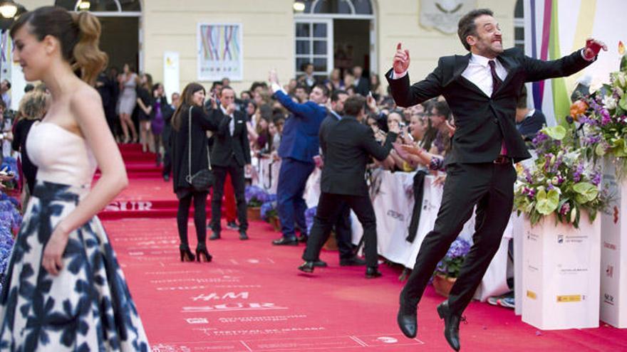 El director y actor Daniel Guzmán, ganador de la Biznaga de Oro, a su llegada anoche a la gala de clausura de la decimoctava edición del Festival de Cine de Málaga.