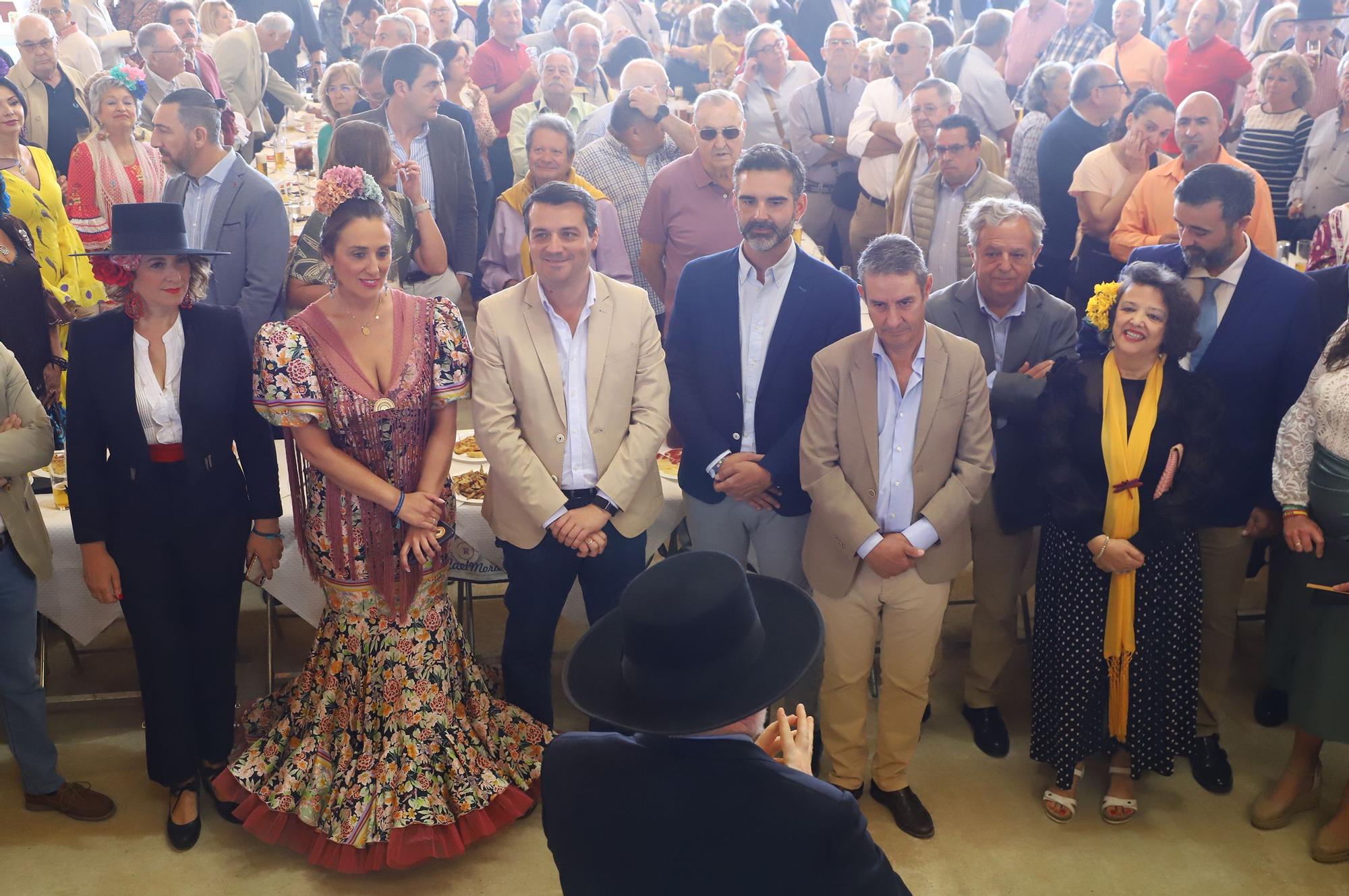 La recepción de la Federación de Peñas Cordobesas en la Feria de Córdoba en imágenes