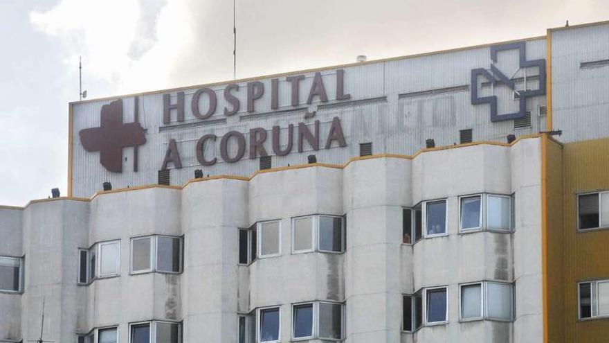 Parte de la fachada del edificio principal del Complexo Hospitalario Universitario de A Coruña (Chuac).