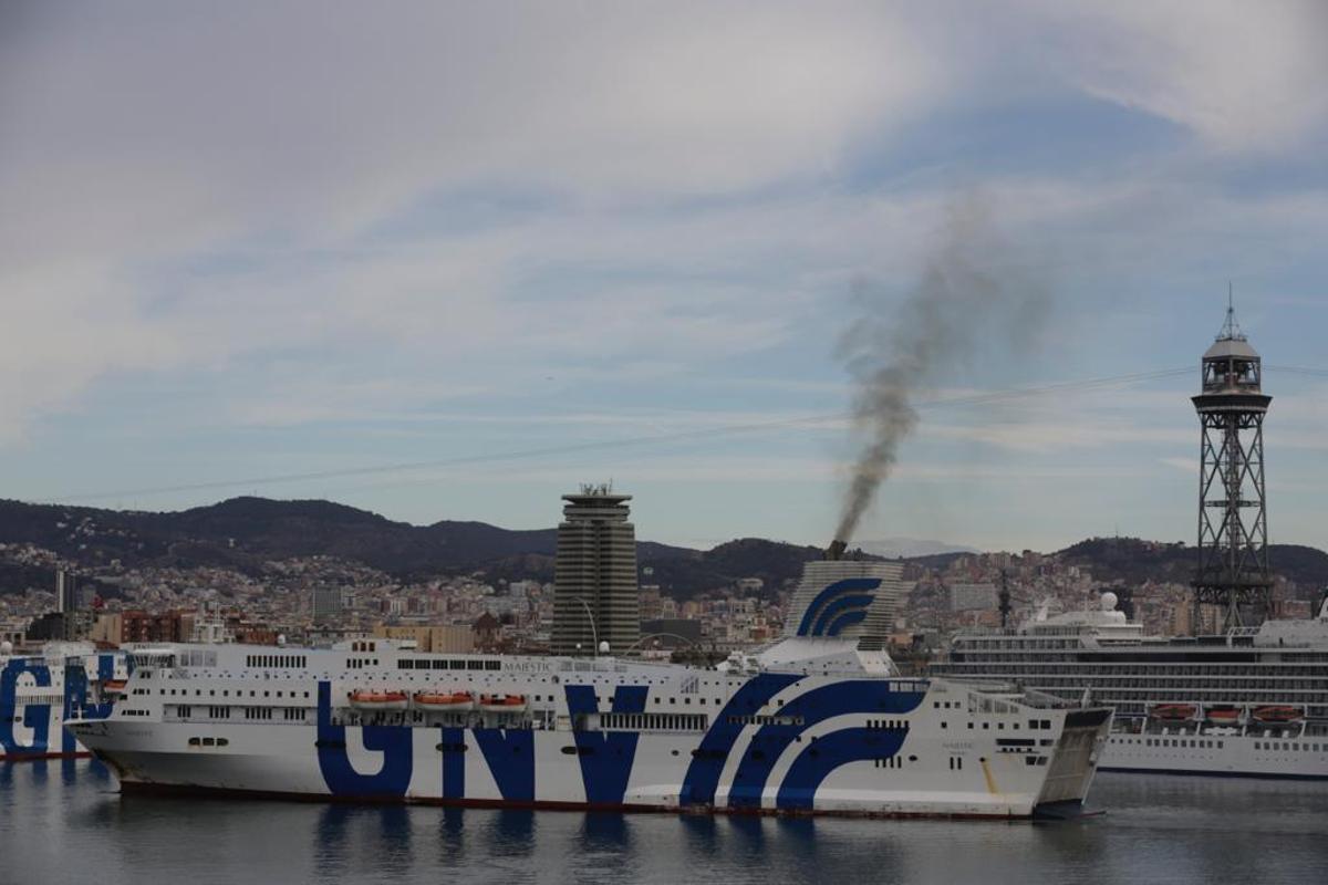 Llega a Barcelona el megacrucero nuevo MSC World Europa