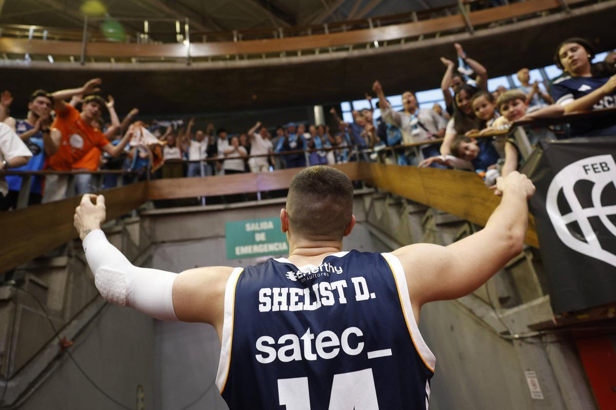 EN IMÁGENES: Así despidió la afición a un heroico Alimerka Oviedo Baloncesto tras caer con Estudiantes en la pelea por la ACB