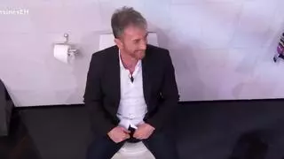 Cuatro objetos, Pablo Motos en un váter y los vaciles de Resines: así fue el estreno de la nueva sección de Lola Lolita en 'El Hormiguero'