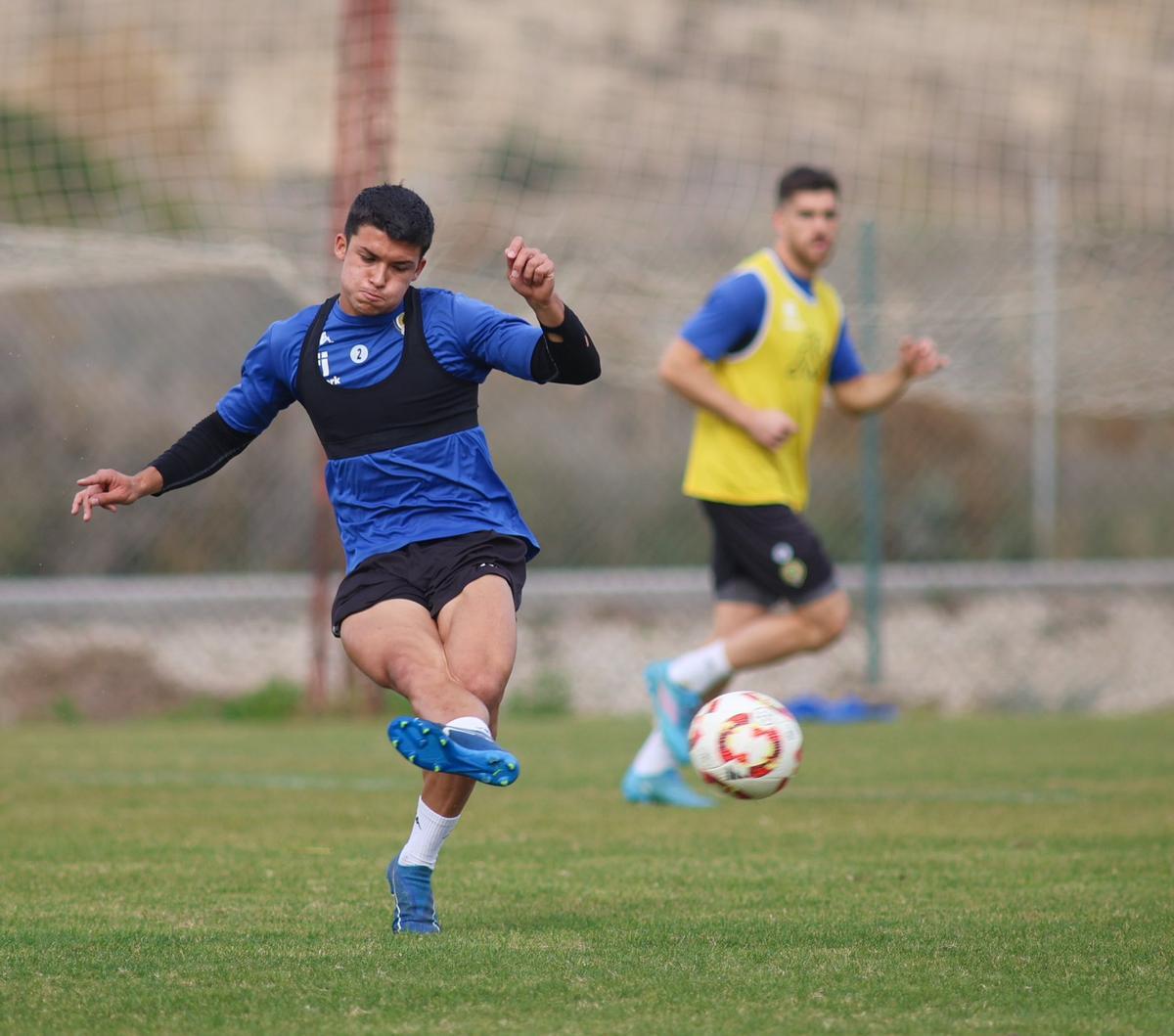 Rubén Cantero, central de 22 años del Hércules, que vuelve tras su cesión al Xerez Deportivo.