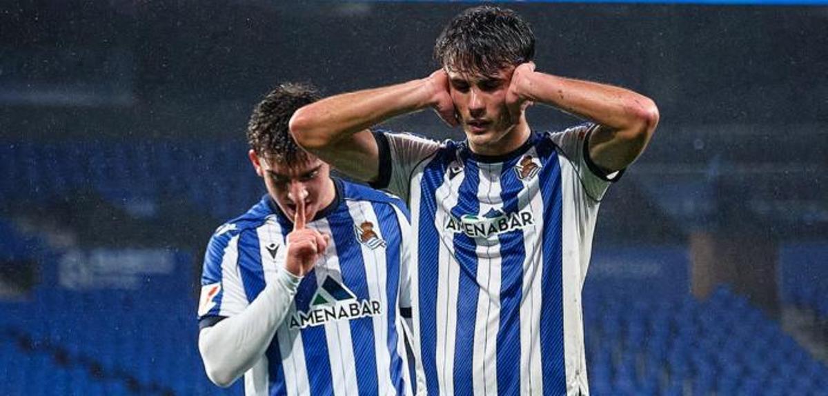 Gorka Carrera celebra un gol con la Real Sociedad B en un encuentro de la presente temporada.