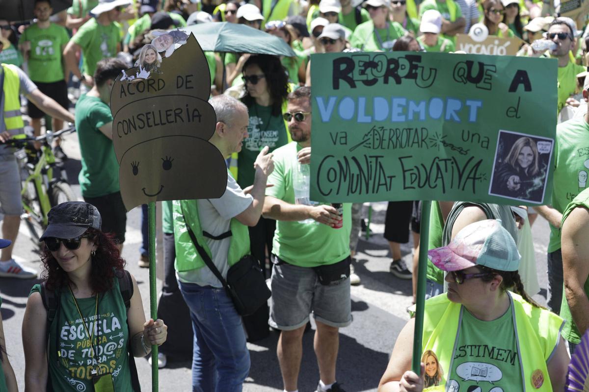 Valencia VLC Manifestación de sindicatos de la enseñanza hasta la Conselleria y posterior reunión para desencallar la huelga de profesores