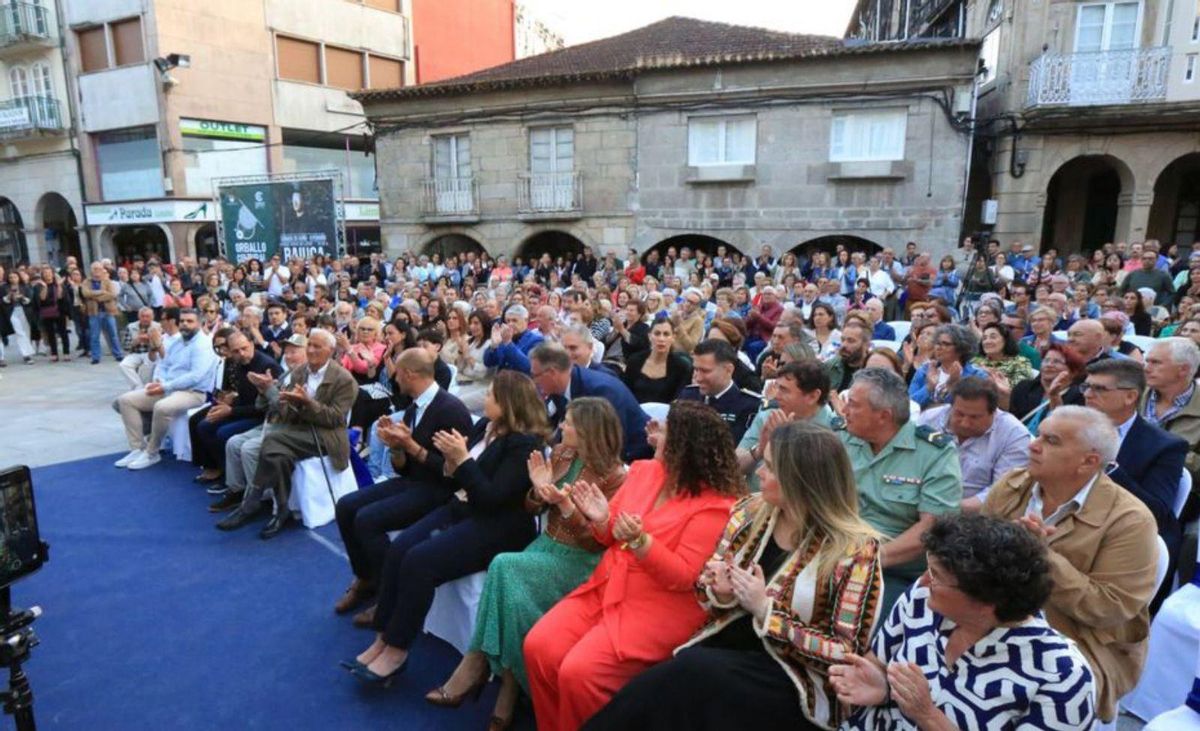 El público abarrotó la Plaza del Concello durante la gala. | D.P.