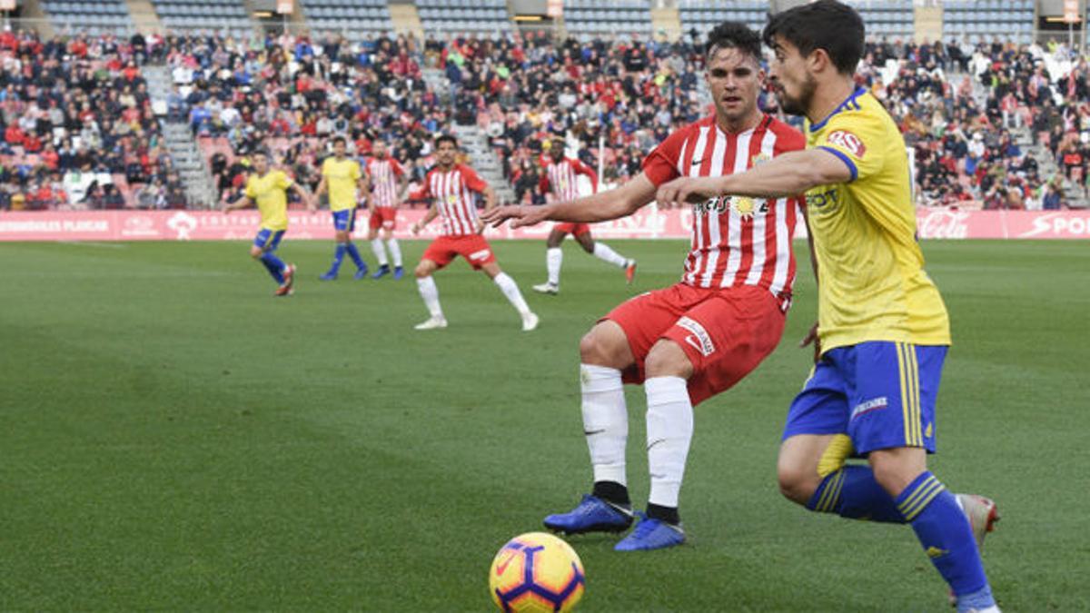 Empate sin goles entre Almería y Cádiz para mantenerse en la zona noble de la tabla