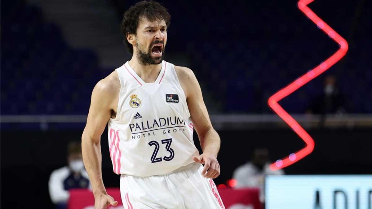 Llull, durante un partido