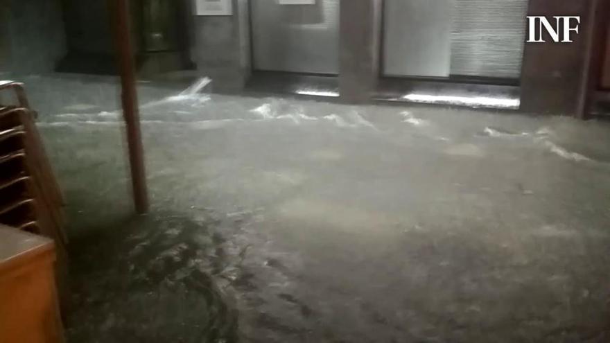 Inundaciones en Torrevieja: Una tromba de 100 litros por metro cuadrado anega la ciudad