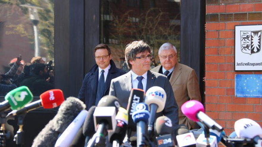 Puigdemont surt de la presó de Neumünster el 6 d&#039;abril.