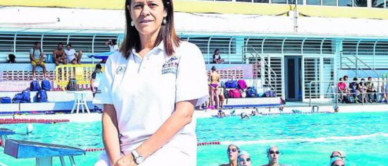 Teresa Valido, jueza grancanaria de natación sincronizada que acudirá a Río 2016, en el Julio Navarro.