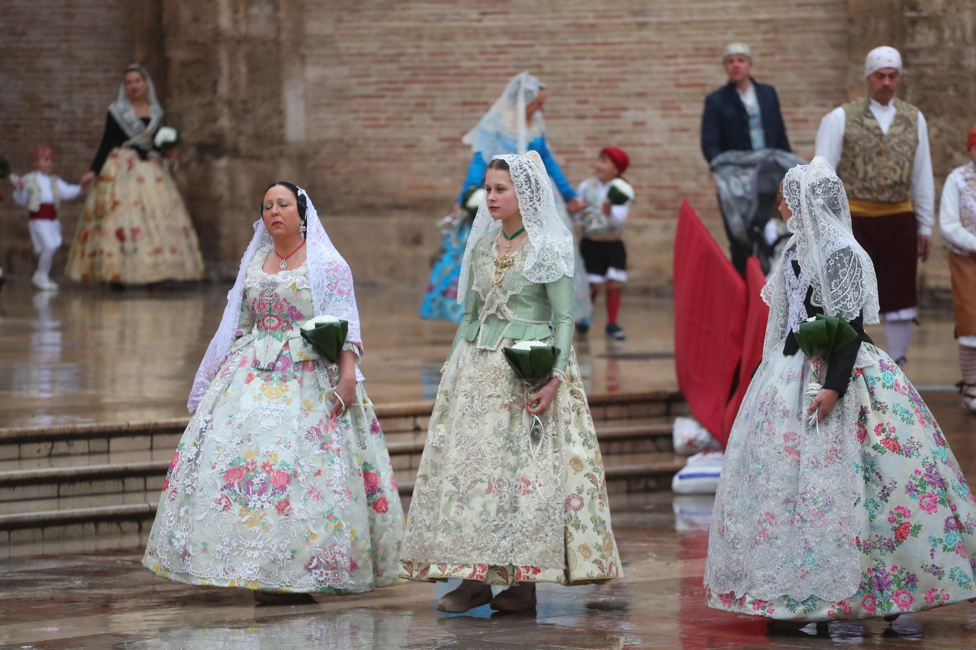 Búscate en el primer día de ofrenda por la calle de la Paz (entre las 17:00 a las 18:00 horas)