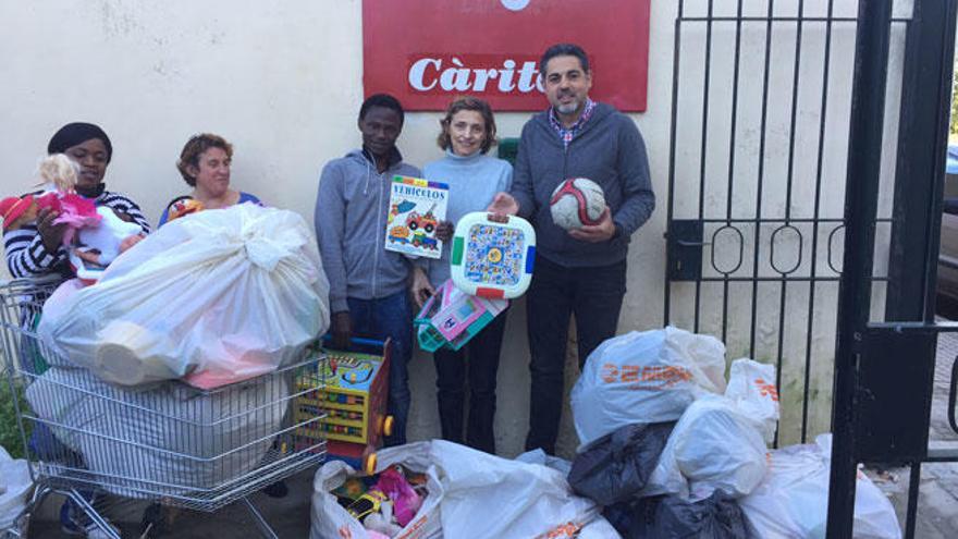 Emaya entrega 300 kilos de juguetes al taller de Cáritas Mallorca