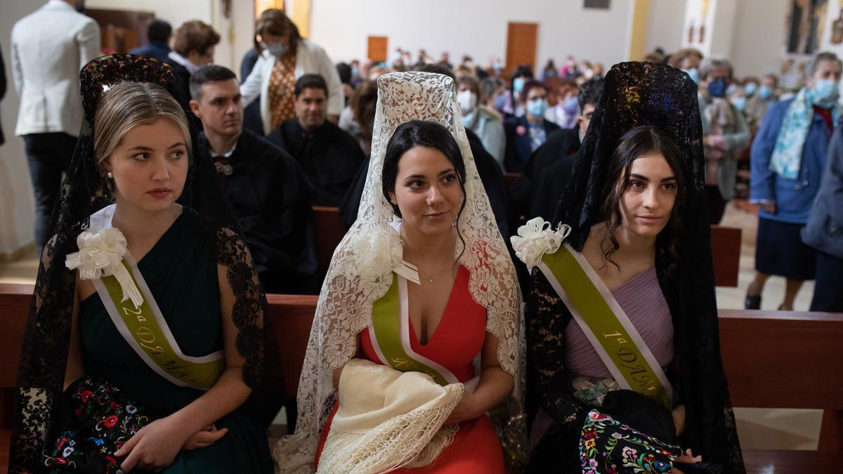 La reina y las damas de las fiestas en la misa en La Bóveda de Toro