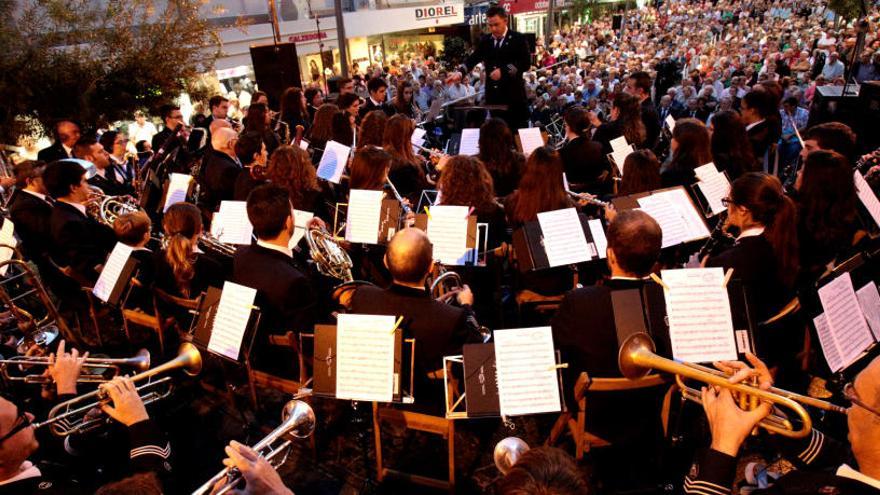 La Unión Musical de Benidorm dando un concierto, en una foto de archivo.