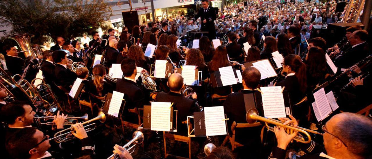 La Unión Musical de Benidorm dando un concierto, en una foto de archivo.