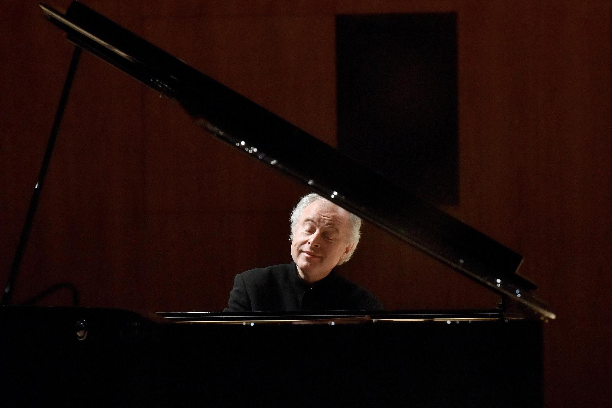 Sir Andras Schiff.