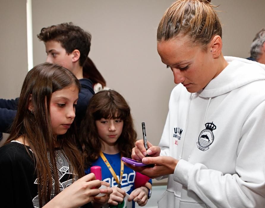 Mireia Belmonte visita el Club de Natación Santa Olaya